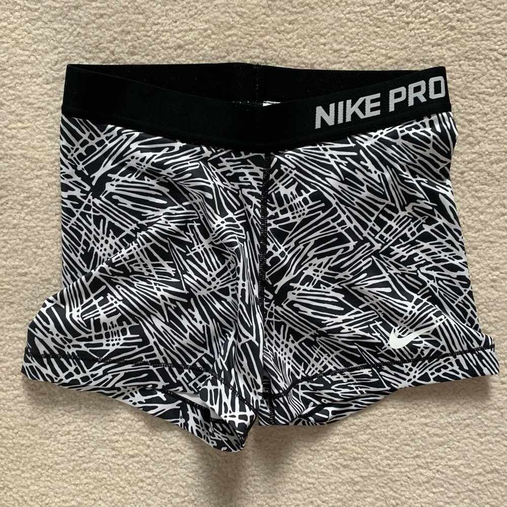 Black and White Nike Pro Spandex